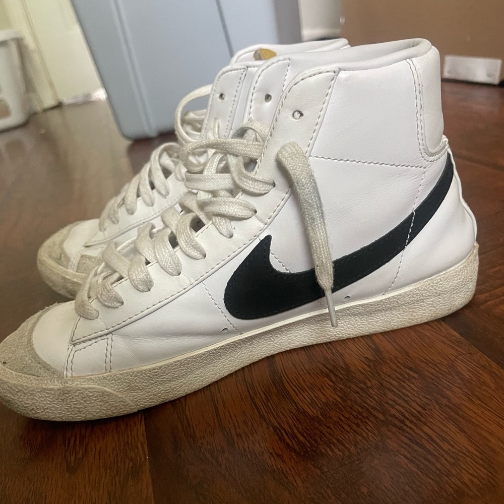 Nike Blazers Mid 77’ ( 8.5)